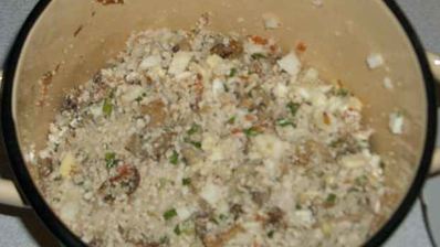 блины с начинкой из риса, грибов и курицы