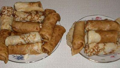 блины с начинкой из риса, грибов и курицы