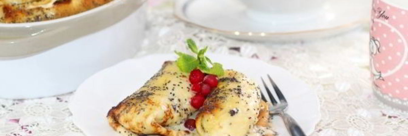 Блины с творогом в сметанно-маковой заливке