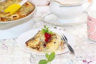 Блины с творогом в сметанно-маковой заливке