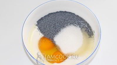 блины с творогом в сметанно-маковой заливке