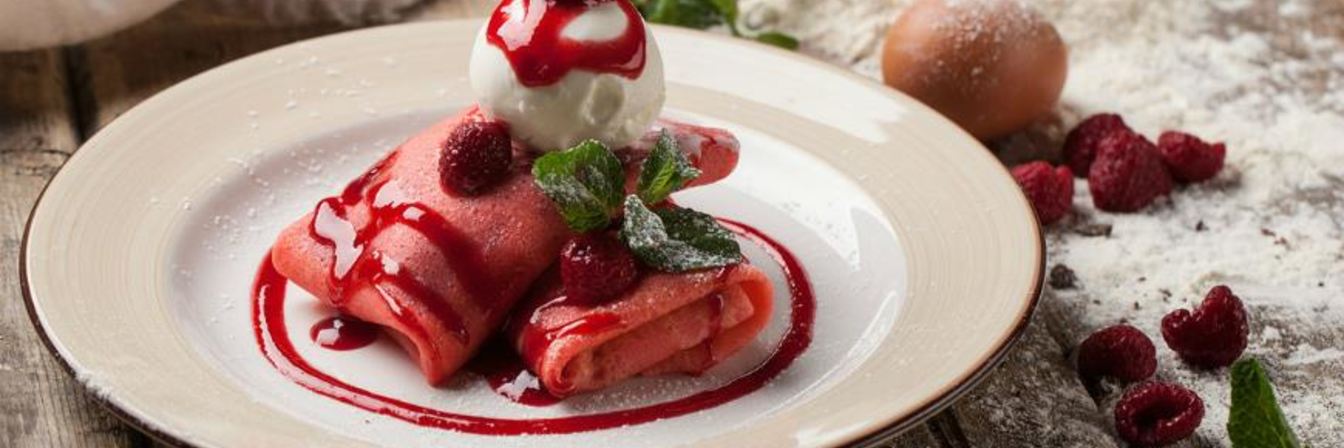Малиновые блины с мороженым и рикоттой