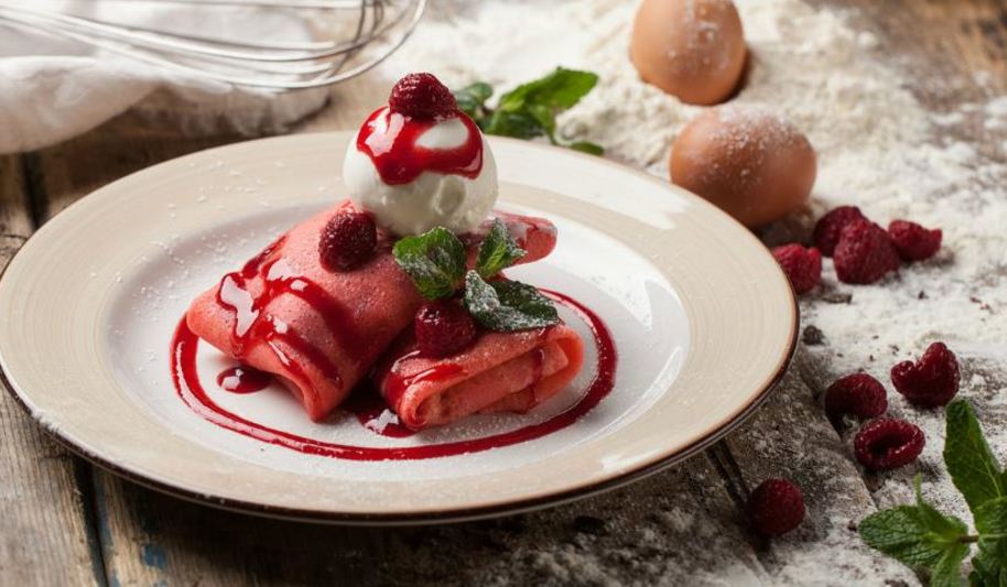 Рецепт малиновых блинов с мороженым и рикоттой