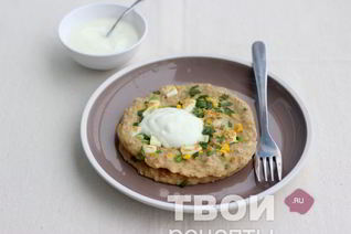 Овсяные блины с яйцом и луком