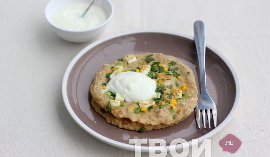 Рецепт овсяных блинов с яйцом и луком