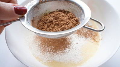 шоколадно-апельсиновые блины с фисташками