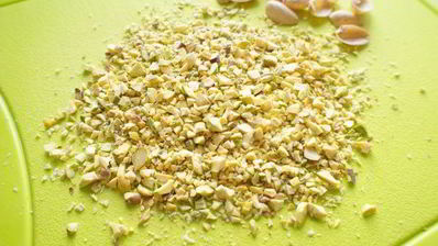 шоколадно-апельсиновые блины с фисташками