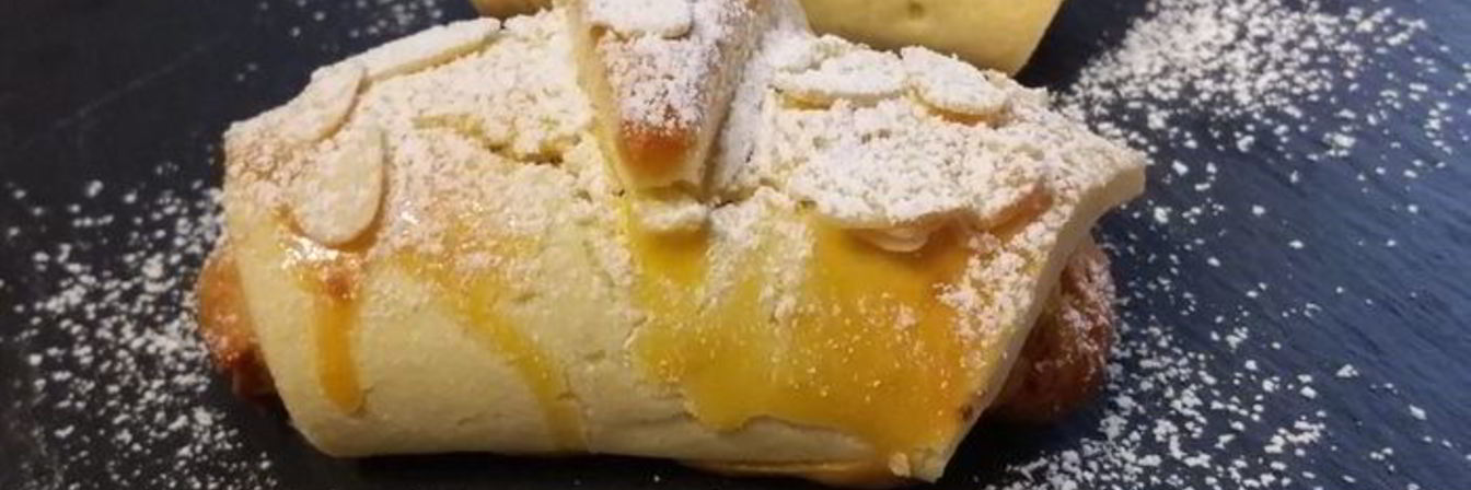 Апельсиновые круассаны с марципановой начинкой