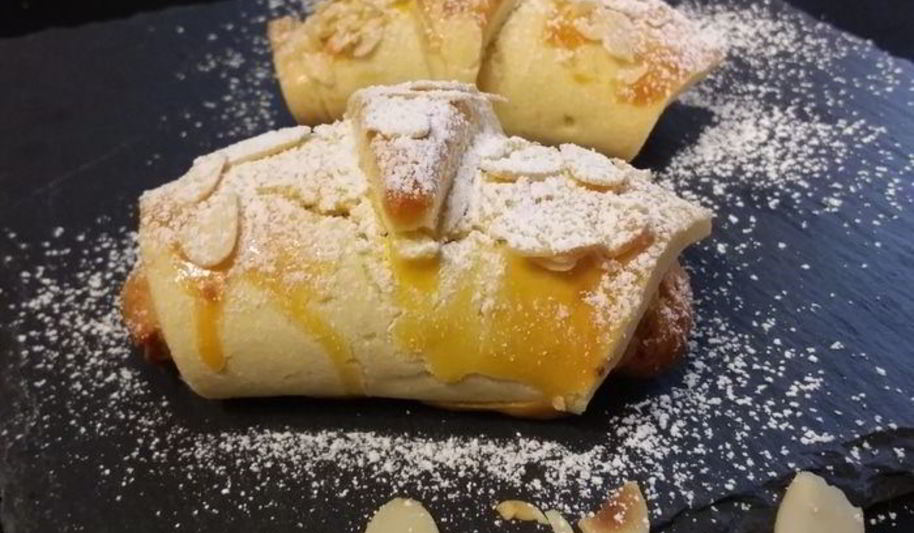 Рецепт апельсиновых круассанов с марципановой начинкой