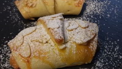 апельсиновые круассаны с марципановой начинкой