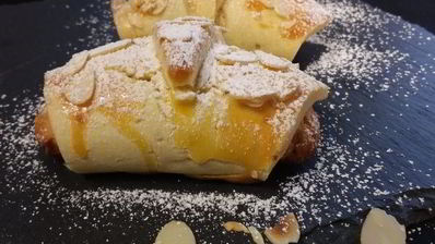 апельсиновые круассаны с марципановой начинкой