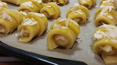 апельсиновые круассаны с марципановой начинкой