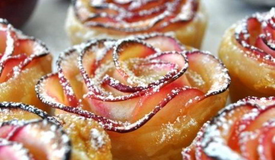 Рецепт булочек из слоеного теста и яблок