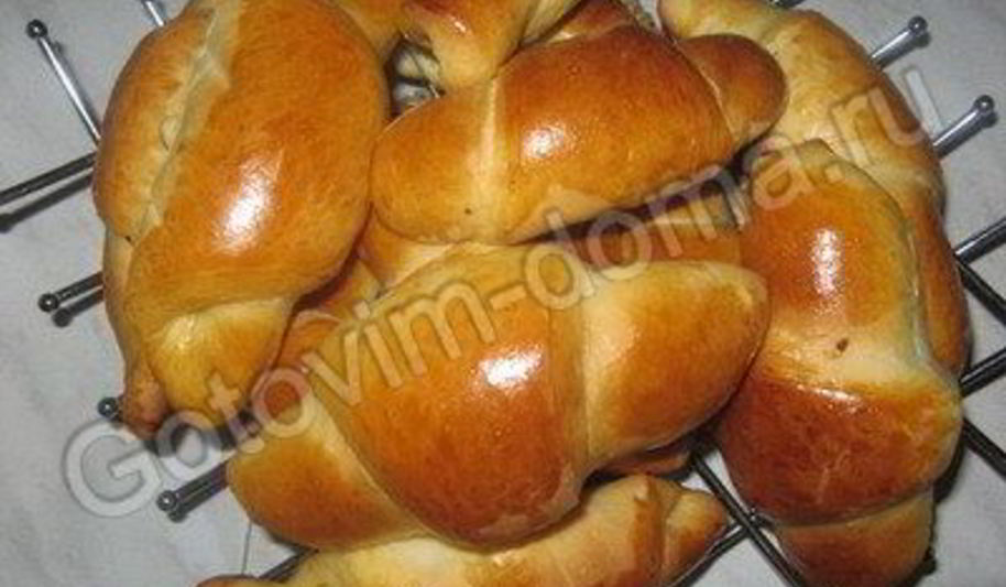 Рецепт булочек с изюмом и черносливом