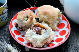 Булочки с изюмом и сгущенкой
