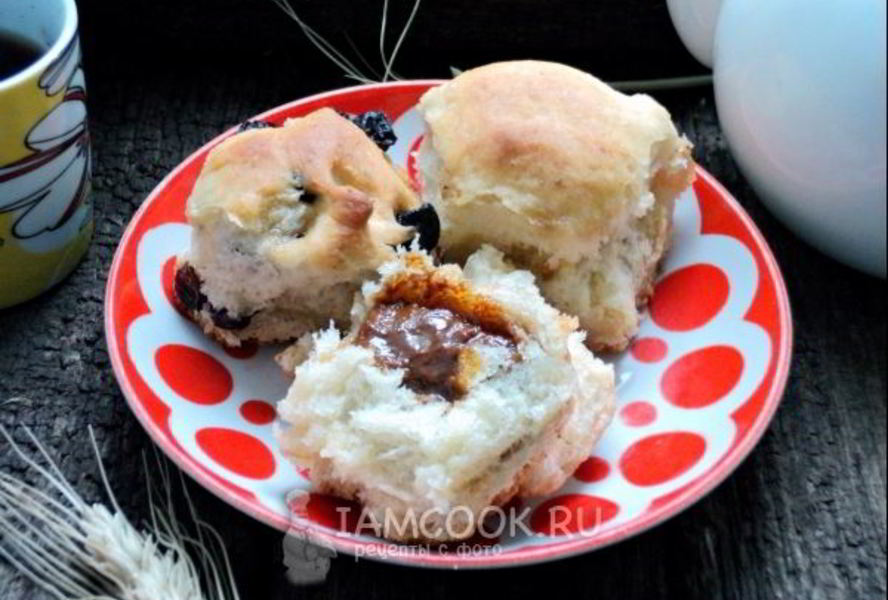 Булочки с изюмом и сгущенкой