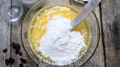 булочки с изюмом и сгущенкой