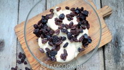 булочки с изюмом и сгущенкой