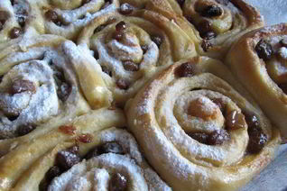 Булочки с изюмом