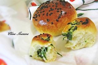 Булочки с листьями свеклы и свежим сыром