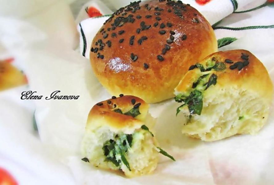 Булочки с листьями свеклы и свежим сыром