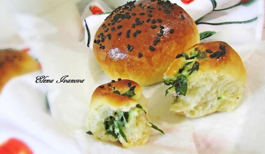 Рецепт булочек с листьями свеклы и свежим сыром