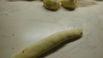 булочки с шоколадом, орехами и посыпкой