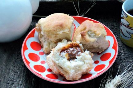 Булочки с вареной сгущенкой