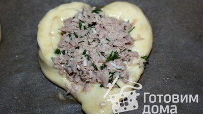 булочки-сердечки с тунцом