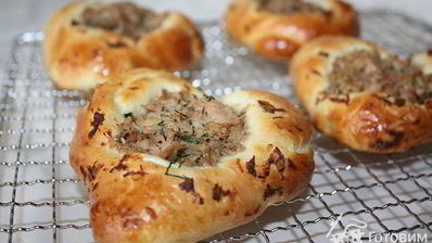 булочки-сердечки с тунцом