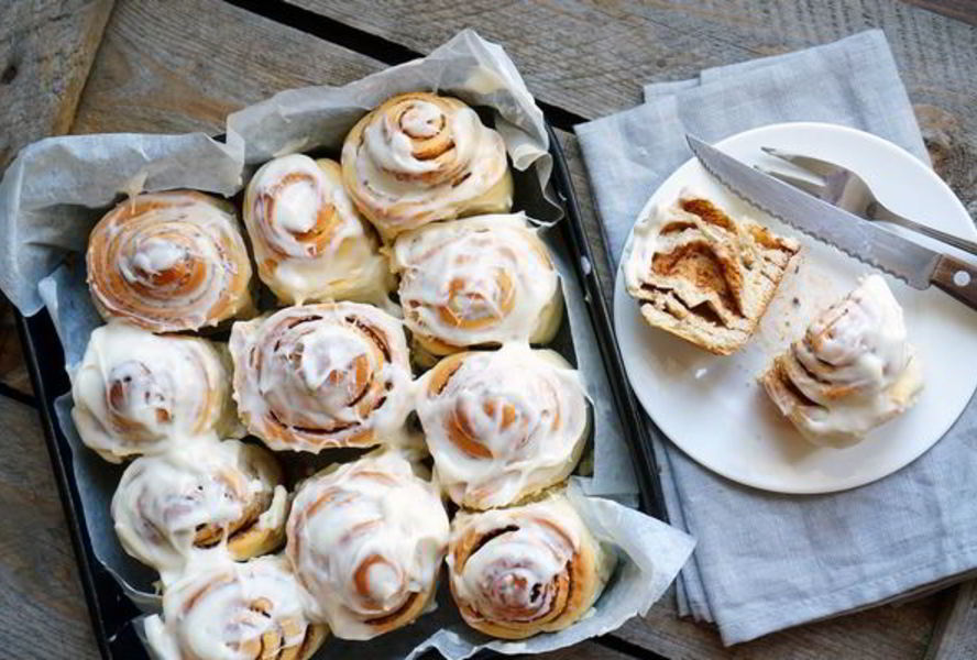 Булочки Синнабон в сырной глазури