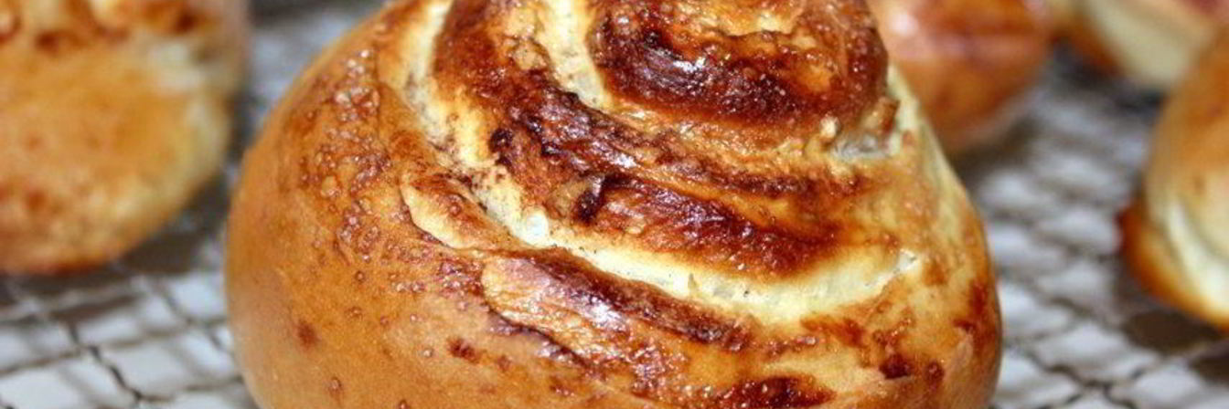 Булочки-улитки с корицей и грецким орехом