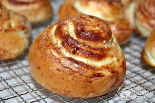 Булочки-улитки с корицей и грецким орехом