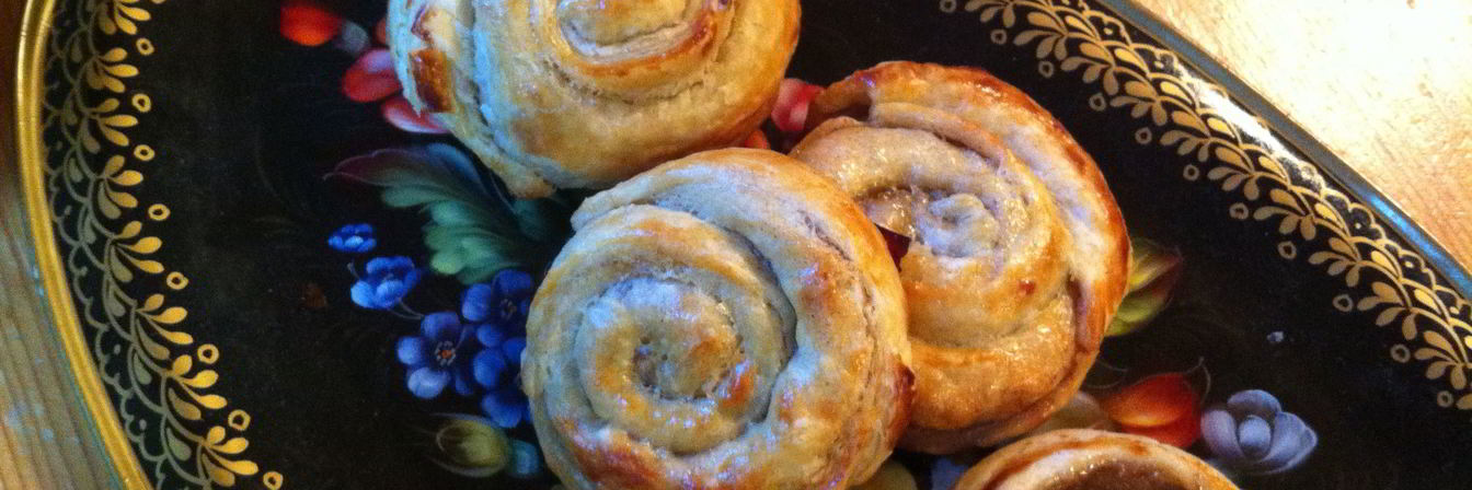 Булочки Улитки с корицей из слоеного теста