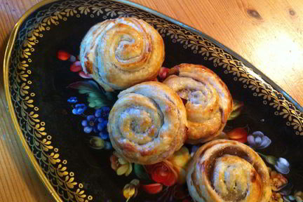Булочки Улитки с корицей из слоеного теста