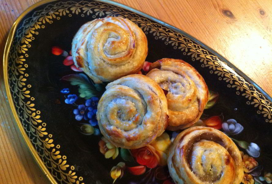 Булочки Улитки с корицей из слоеного теста