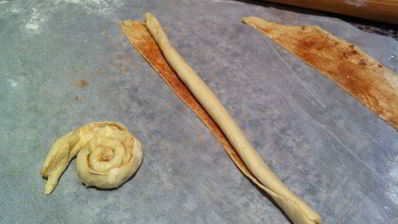 булочки улитки с корицей из слоеного теста