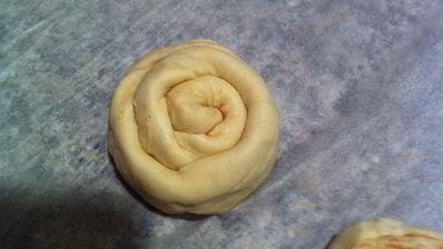 булочки улитки с корицей из слоеного теста