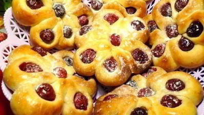 булочки вишневые цветы