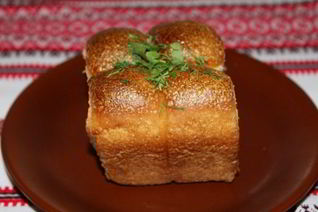 Дрожжевые пампушки с чесночным соусом