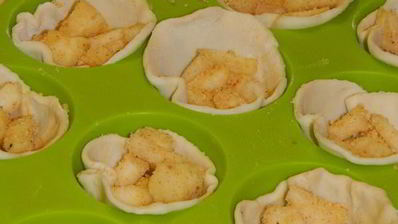 фруктовые булочки из слоеного теста