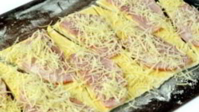 круассаны с сыром и ветчиной