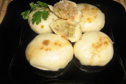 Паровые булочки с мясом и капустой