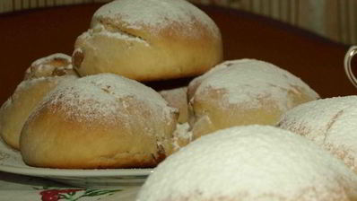 сдобные булочки с изюмом