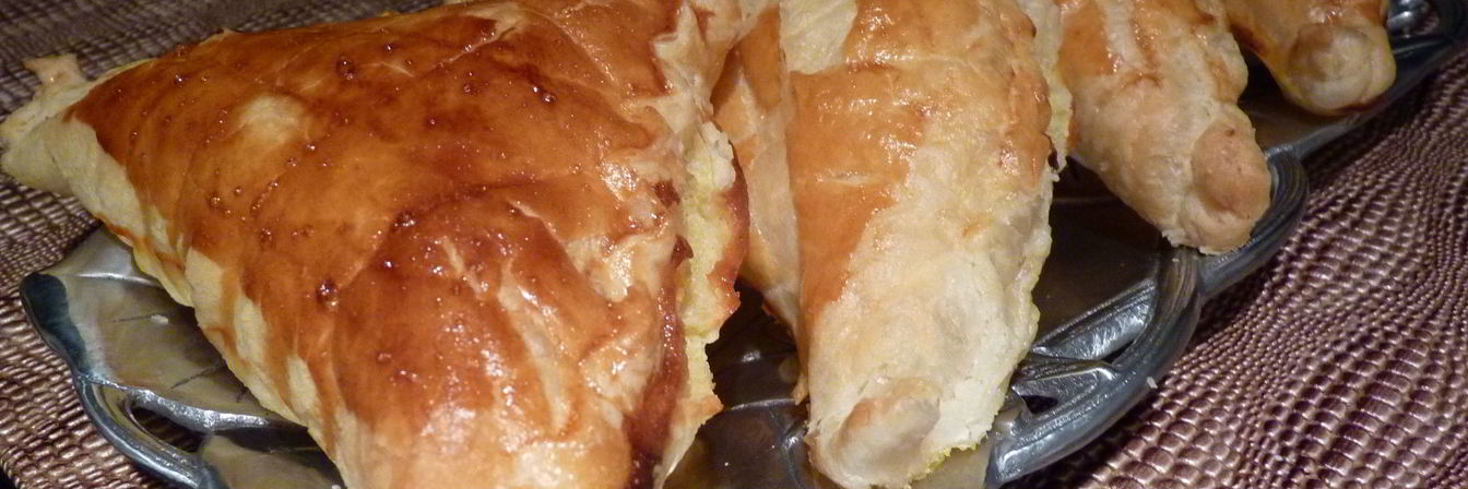 Слоеные булочки с миндальной начинкой