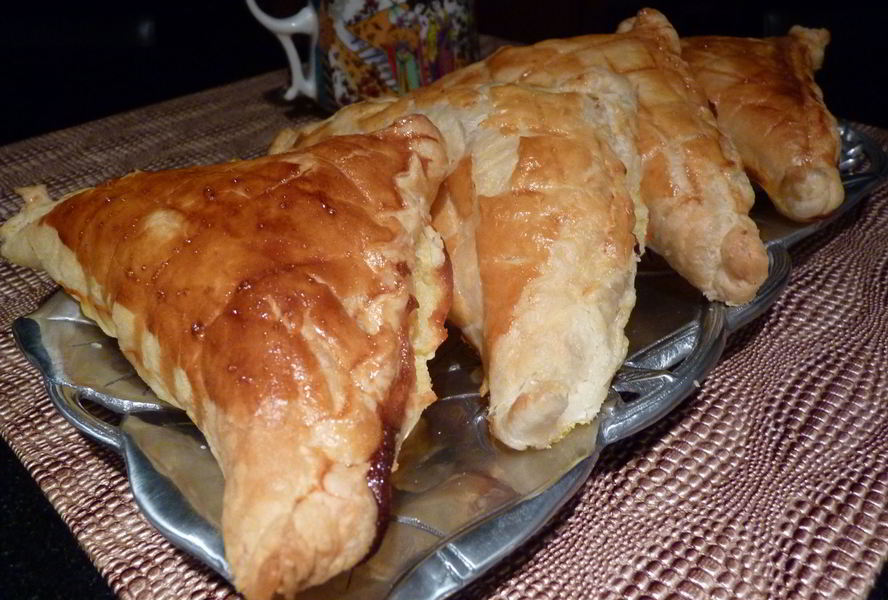 Слоеные булочки с миндальной начинкой