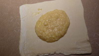 слоеные булочки с миндальной начинкой