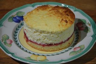 Ватрушка с вишней