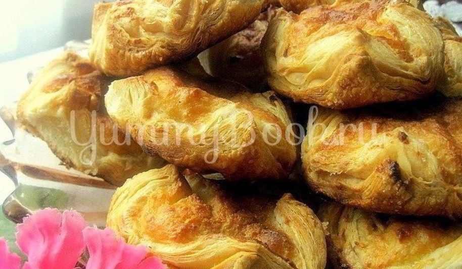 Рецепт ватрушек из слоеного дрожжевого теста