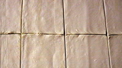 ватрушки из слоеного дрожжевого теста